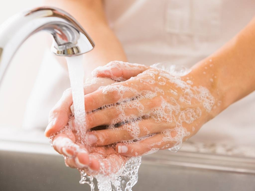 Phòng dịch Covid-19: Rửa tay nước và rửa tay khô khi nào 3